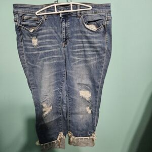 Judy Blue Distressed Cropped Jeans in Classic Blue